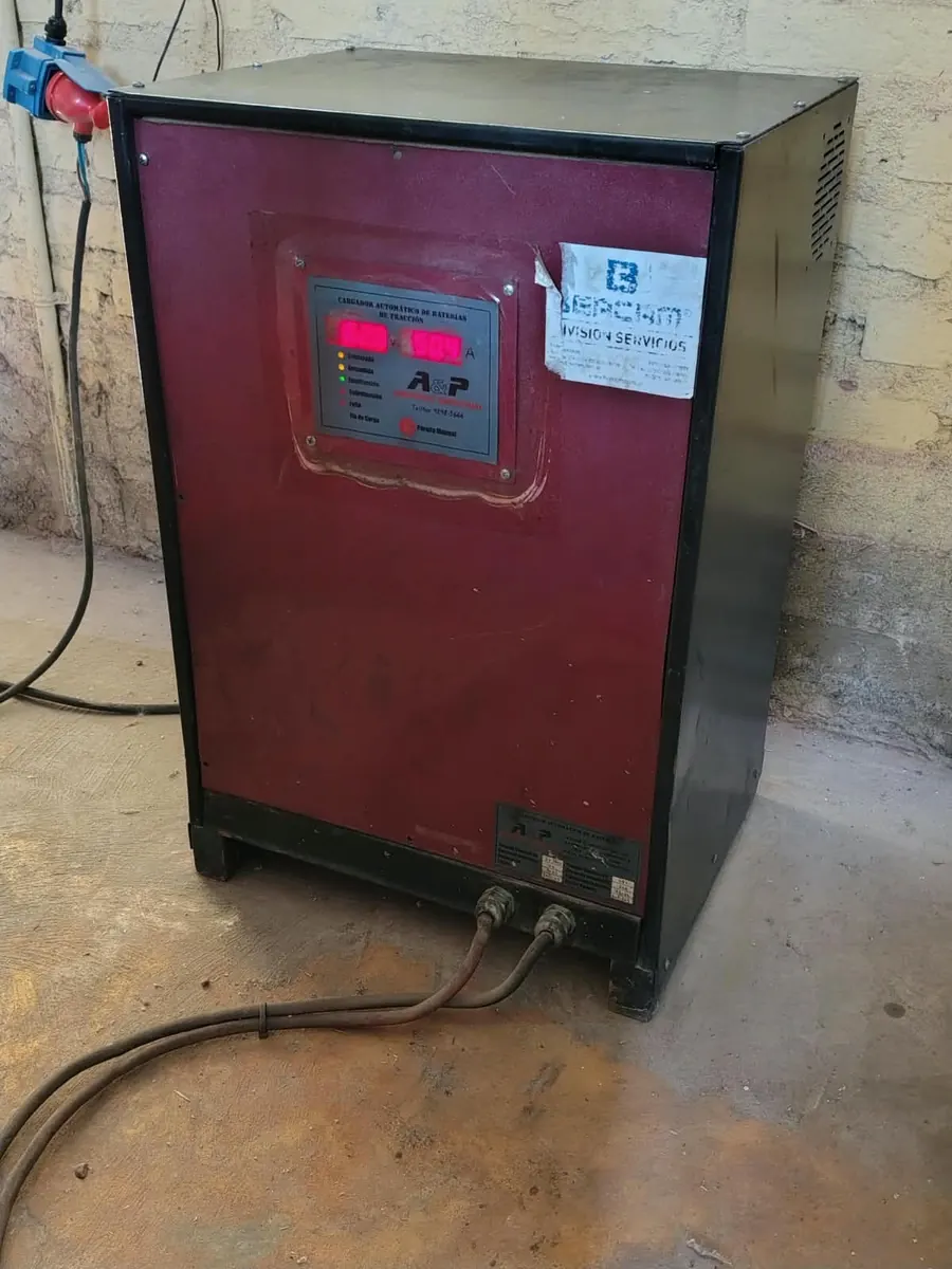Cargador industrial de baterías para autoelevadores